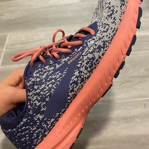 Women’s Brooks size 9